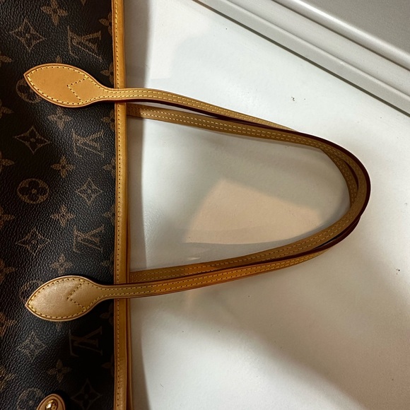 Louis Vuitton Neverfull mm. - Picture 8 of 10